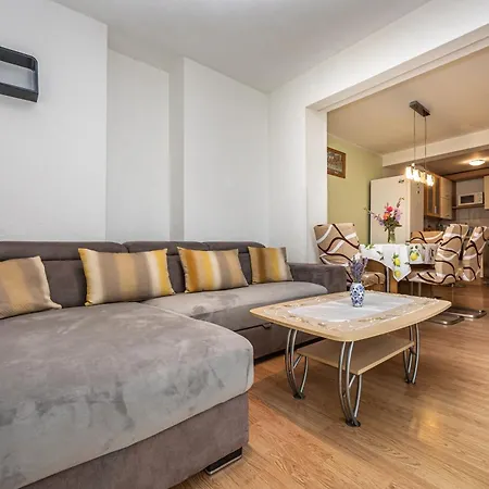 Navy Apartments *