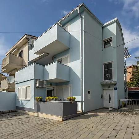 Navy Apartments Апартаменты