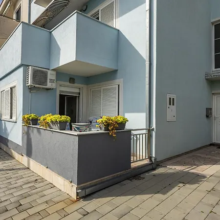 Апартаменты Navy Apartments