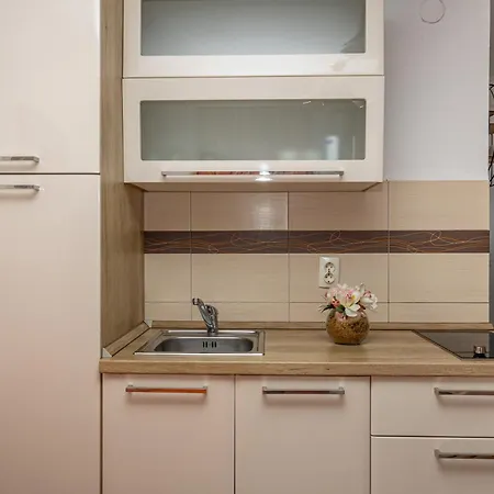 Navy Apartments Апартаменты