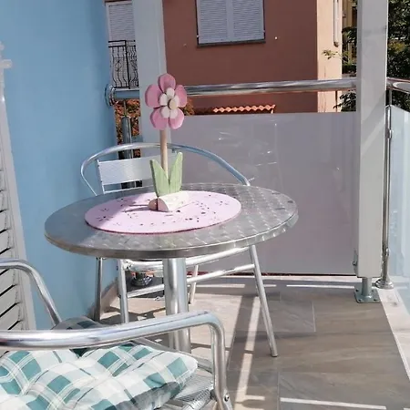 Navy Apartments *